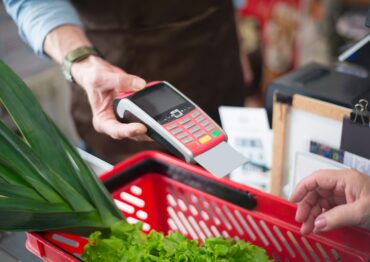 UCE Research: Rośnie znaczenie mniejszych sklepów typu convenience i hipermarketów