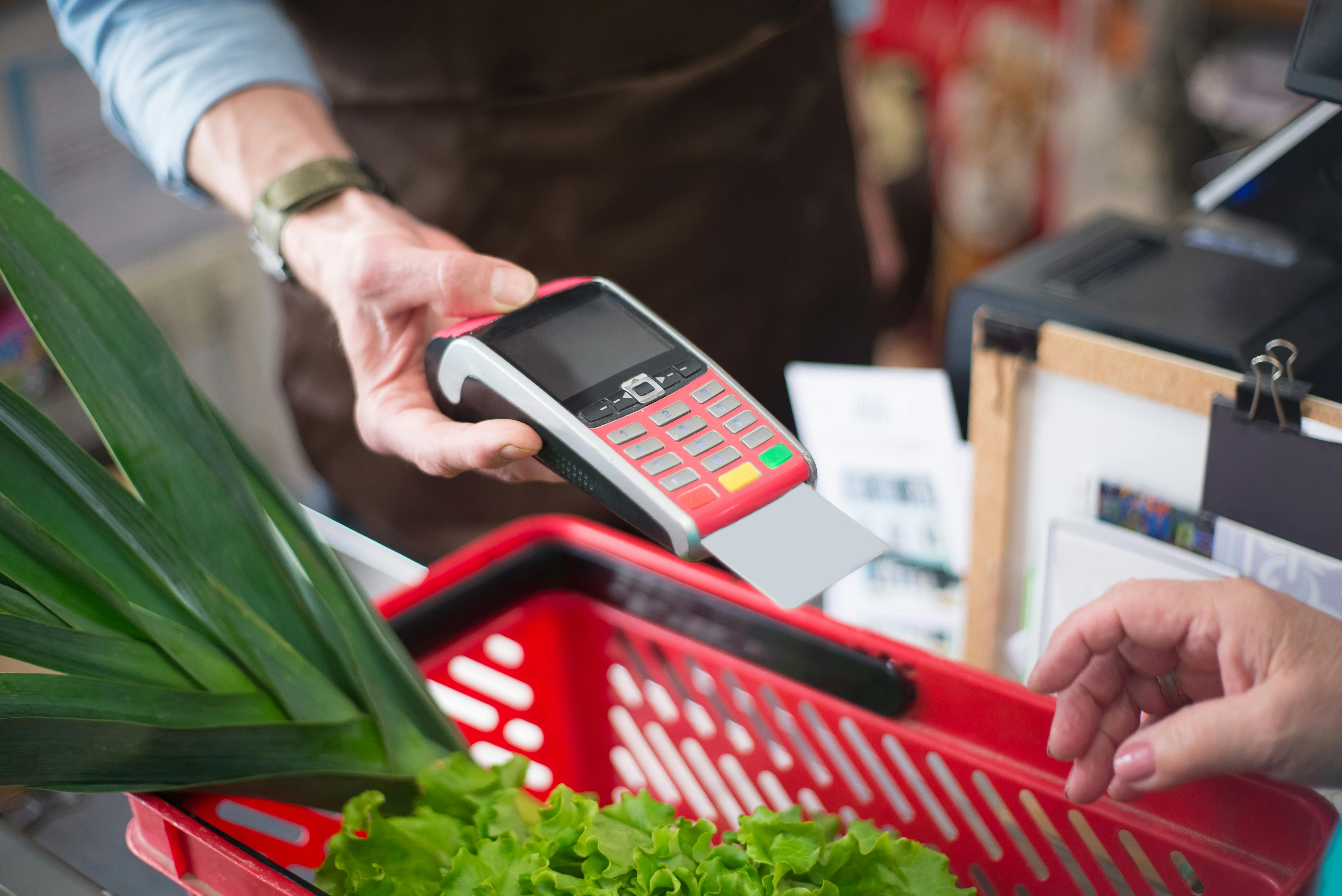 UCE Research: Rośnie znaczenie mniejszych sklepów typu convenience i hipermarketów