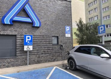 Aldi inwestuje w elektromobilność i rozbudowuje infrastrukturę szybkich ładowarek