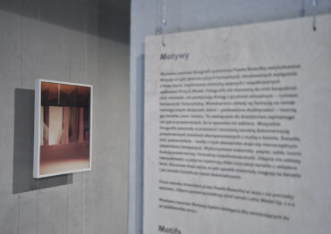 Światło, kolor, czekolada: wystawa Pawła Bownika pt. “Motywy” w muzeum Fabryka Czekolady E.Wedel