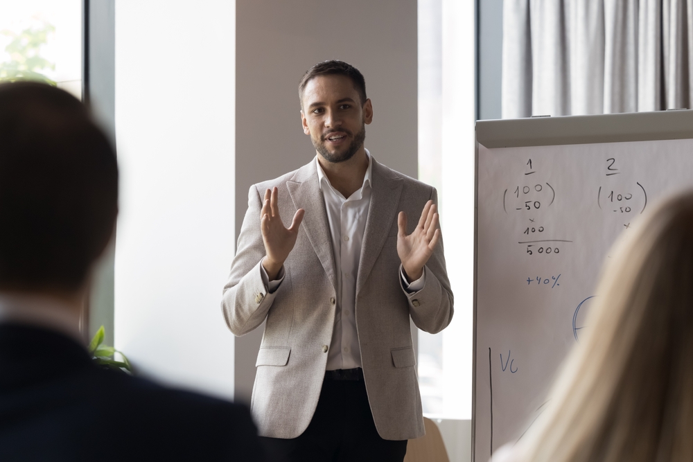 Jak prezentujesz, tak sprzedajesz – dlaczego zespoły sprzedażowe i liderzy powinni rozwijać kompetencje prezentacyjne z profesjonalnym wsparciem?