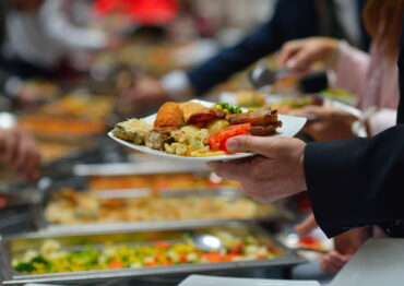 Raport PMR „Rynek HoReCa w Polsce 2025”: Sektor gastronomii rośnie, lecz nie bez przeszkód