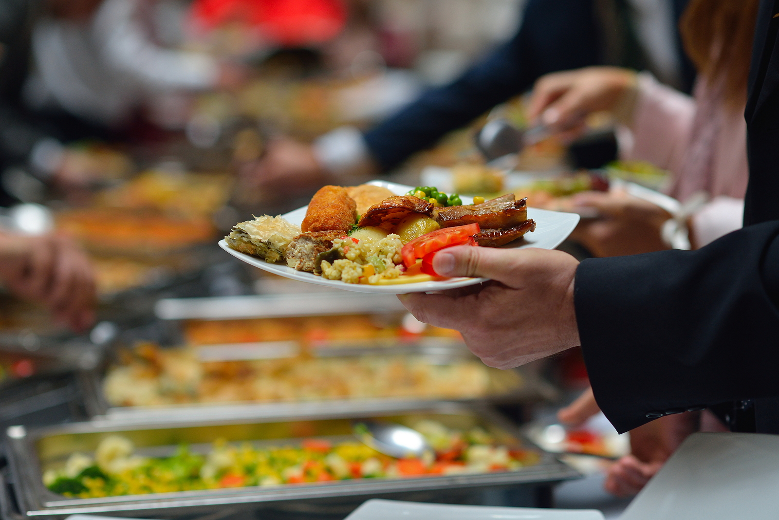 Raport PMR „Rynek HoReCa w Polsce 2025”: Sektor gastronomii rośnie, lecz nie bez przeszkód