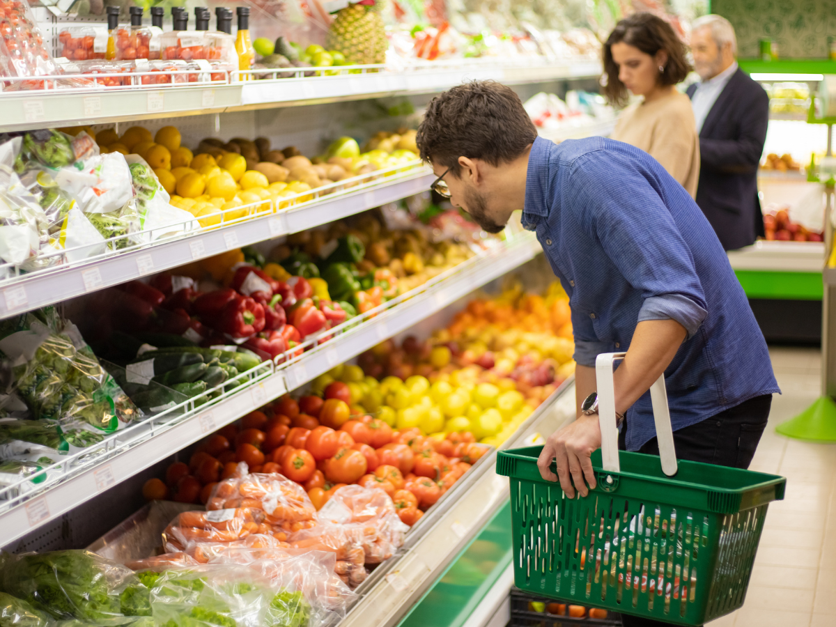 UCE Research: Raport „Dyskonty i hipermarkety w oczach klientów”