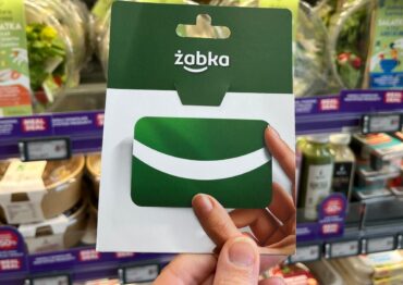 Żabka z nową usługą. Karta podarunkowa wielokrotnego użytku już dostępna