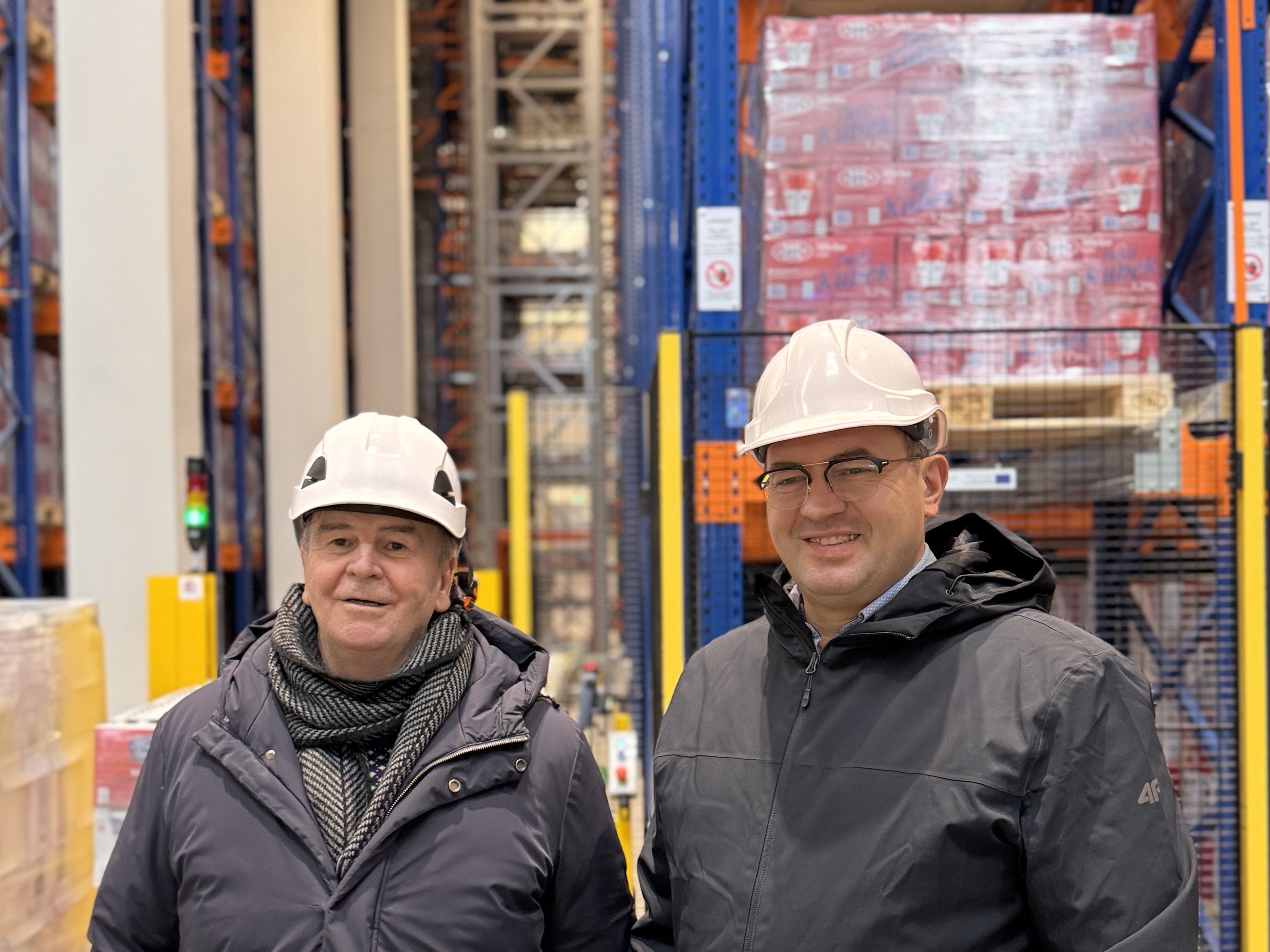 Mlekovita stawia na automatyzację – pierwszy w branży magazyn gęstego składowania już działa