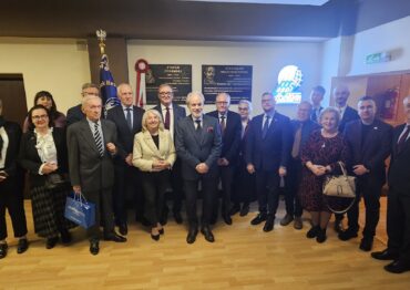 KZRSS „Społem”: Uroczyste odsłonięcie tablicy w setną rocznicę śmierci Stefana Żeromskiego
