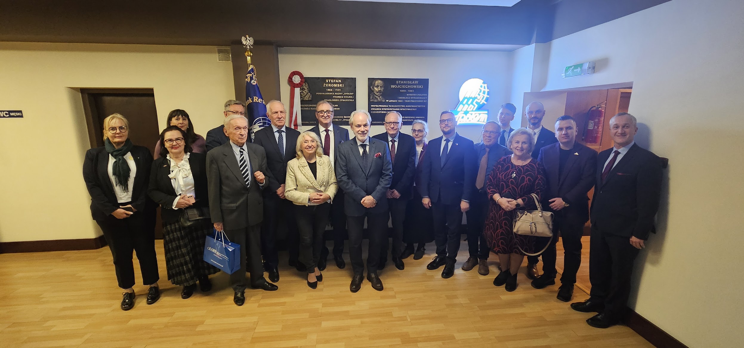 KZRSS „Społem”: Uroczyste odsłonięcie tablicy w setną rocznicę śmierci Stefana Żeromskiego