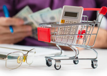 UCE Research: Używki, artykuły tłuszczowe i słodycze najsilniej wpływają na wzrost wydatków Polaków