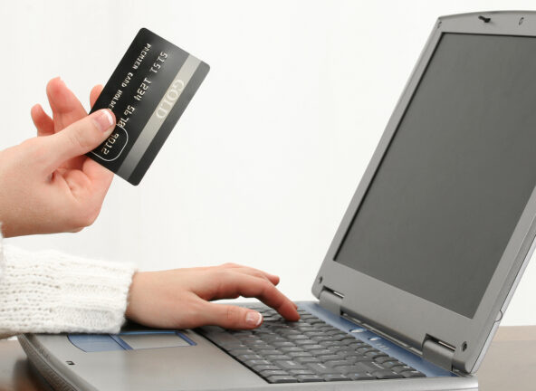 Black Friday 2025: PKO BP ostrzega przed falą fałszywych sklepów w sieci