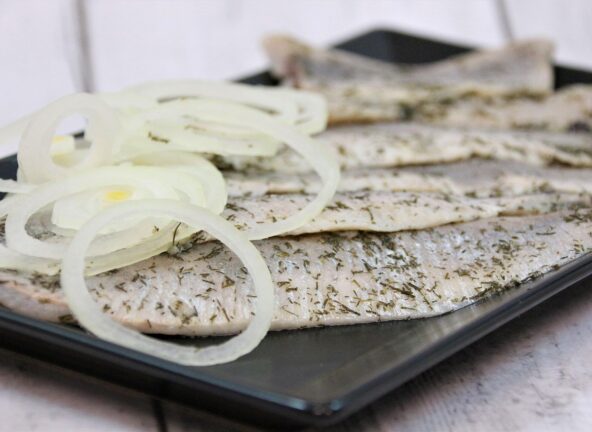 Śledź jest najchętniej wybieraną rybą przez Polaków