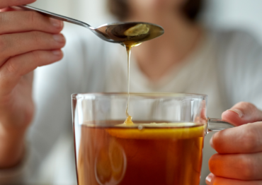 Polska Izba Miodu – Miód nie boi się gorącej herbaty