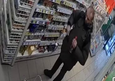 Gdynia: Mężczyzna wstrzyknął nieznaną substancję do butelki octu w sklepie. Policja wyjaśnia sprawę