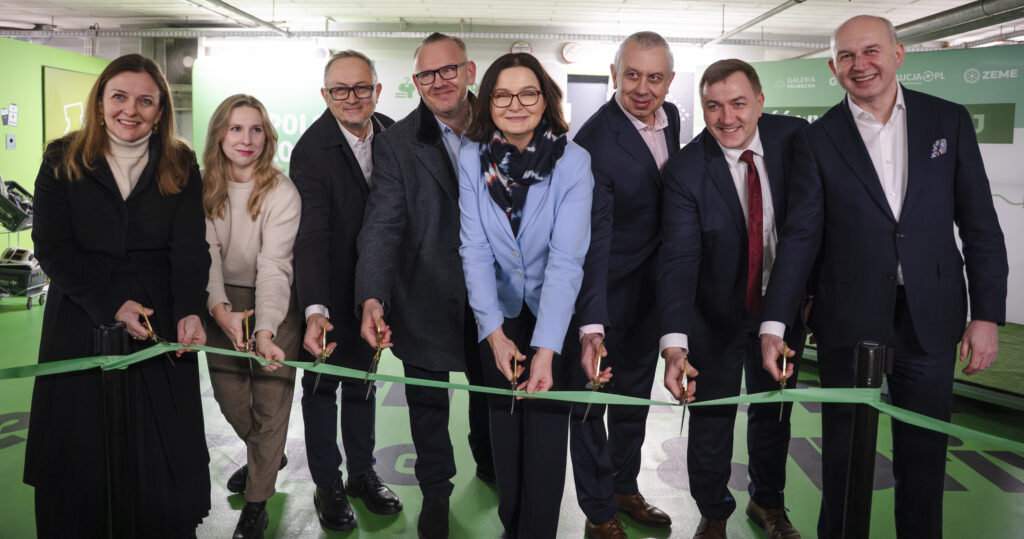 Carrefour Polska we współpracy z Kaucja.pl otworzył Strefę Recyklingu w Warszawie