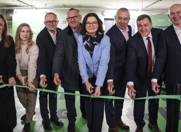 Carrefour Polska we współpracy z Kaucja.pl otworzył Strefę Recyklingu w Warszawie