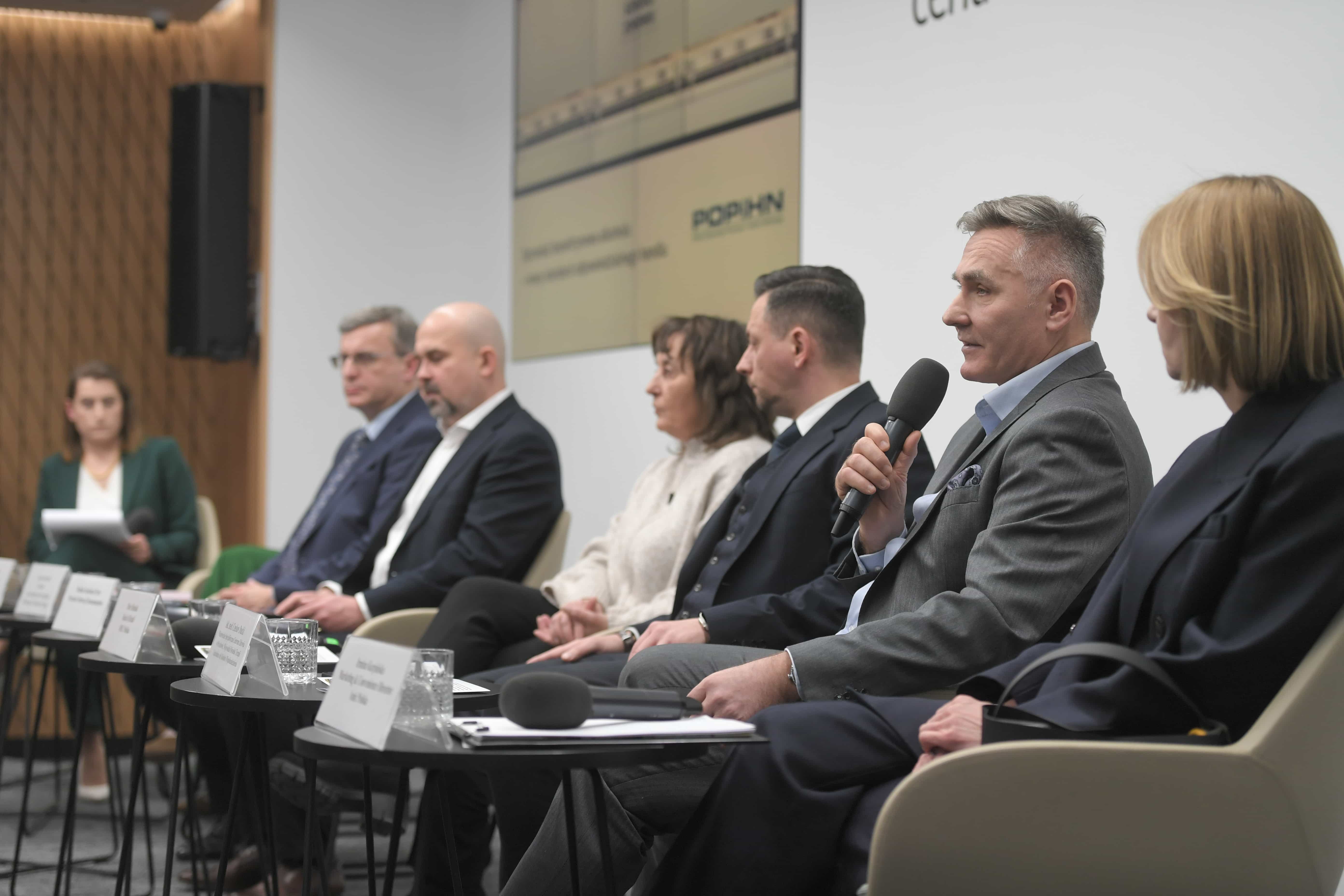 Sprzedaż alkoholu bez witryn? Branża paliwowa proponuje nowy standard