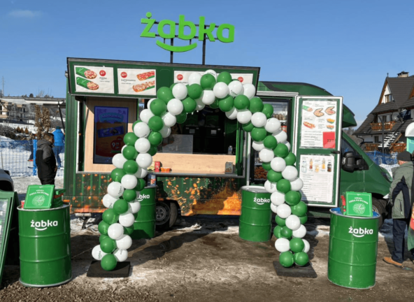 Żabka uruchamia pierwszy franczyzowy food truck w Białce Tatrzańskiej