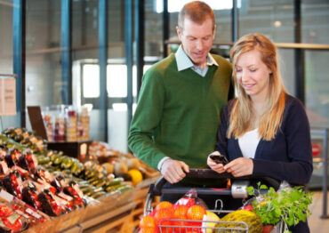 UCE Research: Ponad 85 % konsumentów planuje wielkanocne zakupy spożywcze w akcjach rabatowych