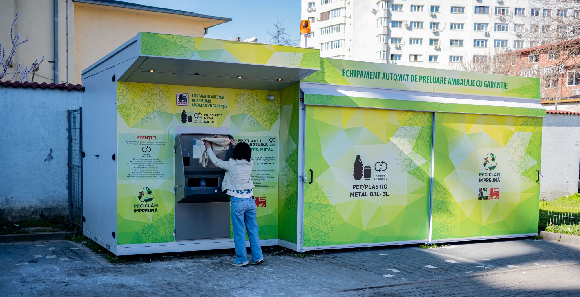 Kaucja: automaty zwrotne sprawdzają się w różnych formatach handlu