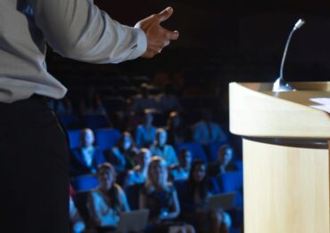 Posłuchaj historii ludzi, którzy wybrali własną drogę i znajdź inspirację dla siebie. Oto TEDxWyższa Szkoła Kształcenia Zawodowego!