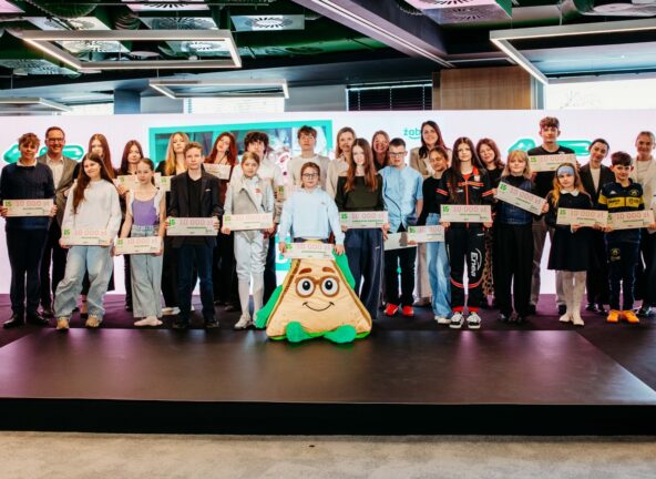 Żabka świętuje 15 lat programu stypendialnego