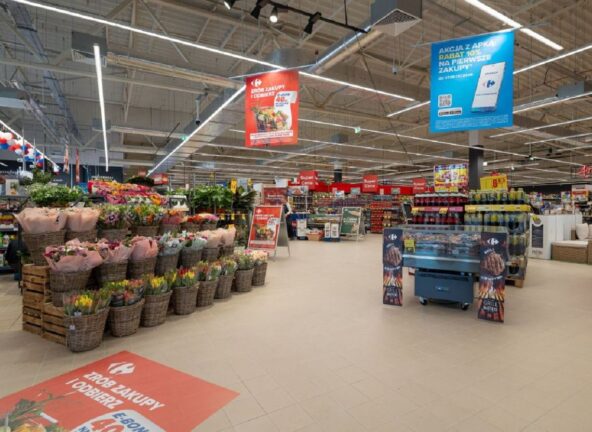 Carrefour otwiera kompaktowy hipermarket nastawiony na szybkie zakupy