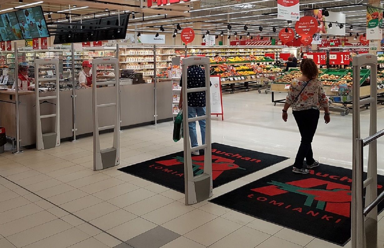 Inspekcja Sanitarna wykryła nieprawidłowości w napoju Arizona Green Tea. Auchan wycofuje partię