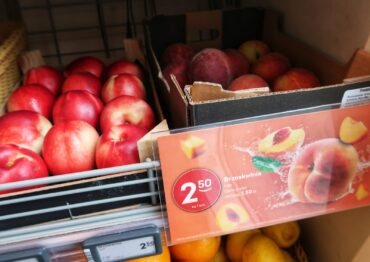 Żabka wprowadza sprzedaż owoców na sztuki