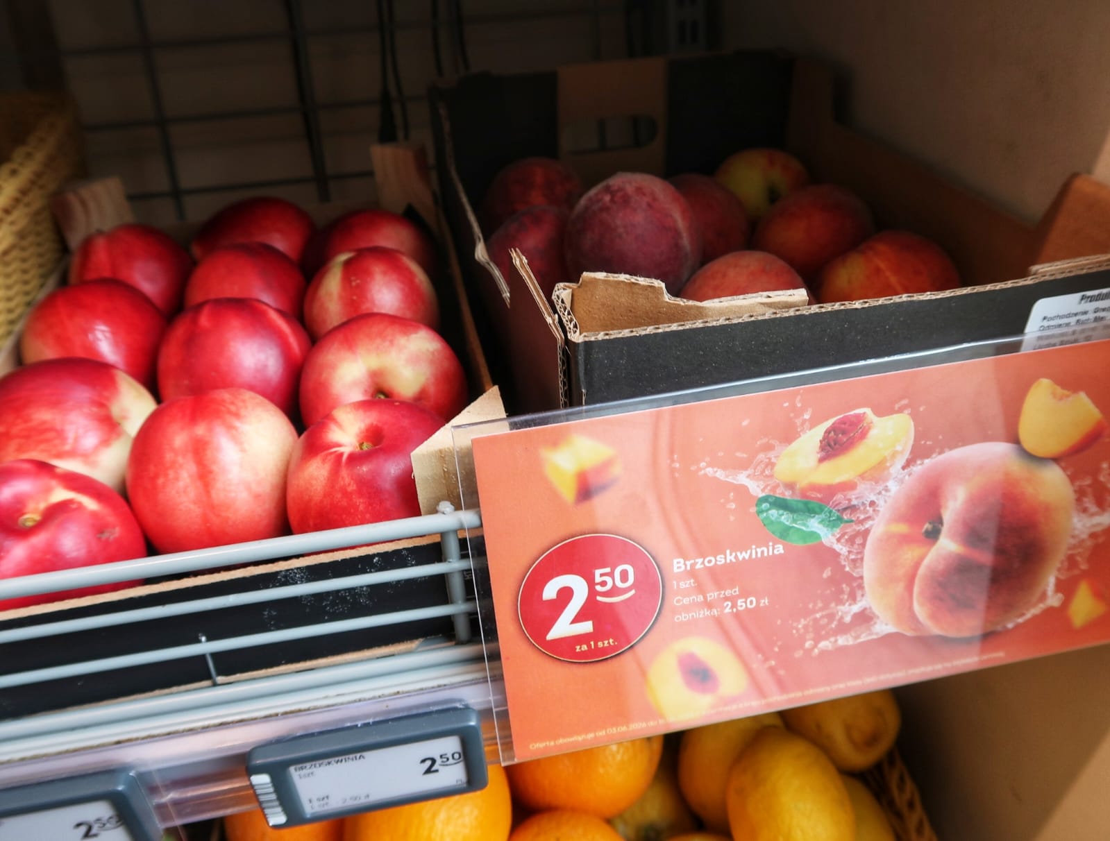 Żabka wprowadza sprzedaż owoców na sztuki