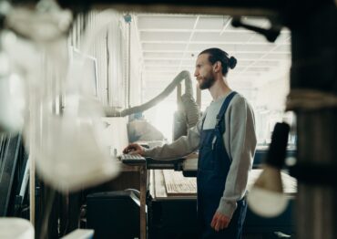 Planowanie produkcji w przód vs wstecz – która metoda jest lepsza?