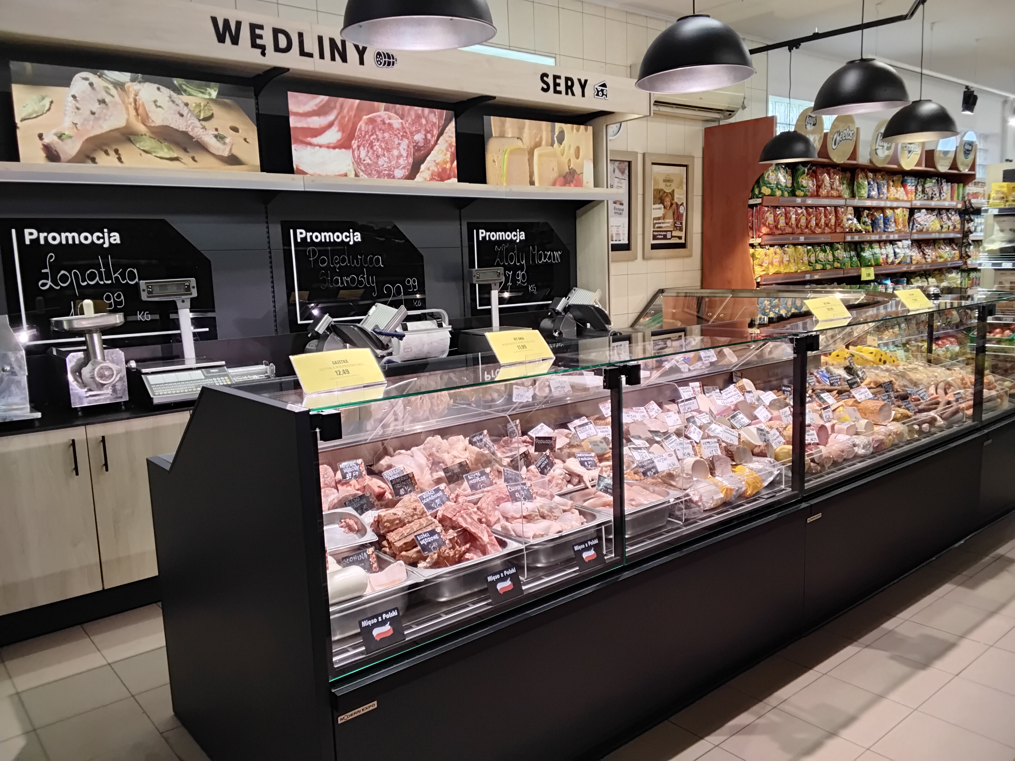 Delikatesy Premium Market Plus stawiają na nowoczesną ekspozycję